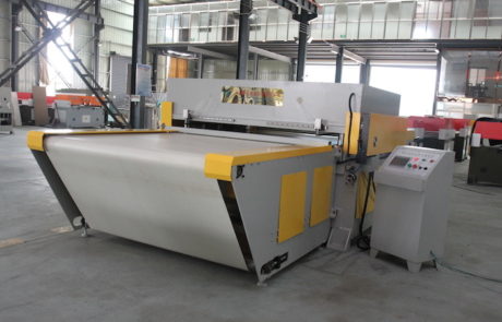 Conveyor belt ruler die cutting machine